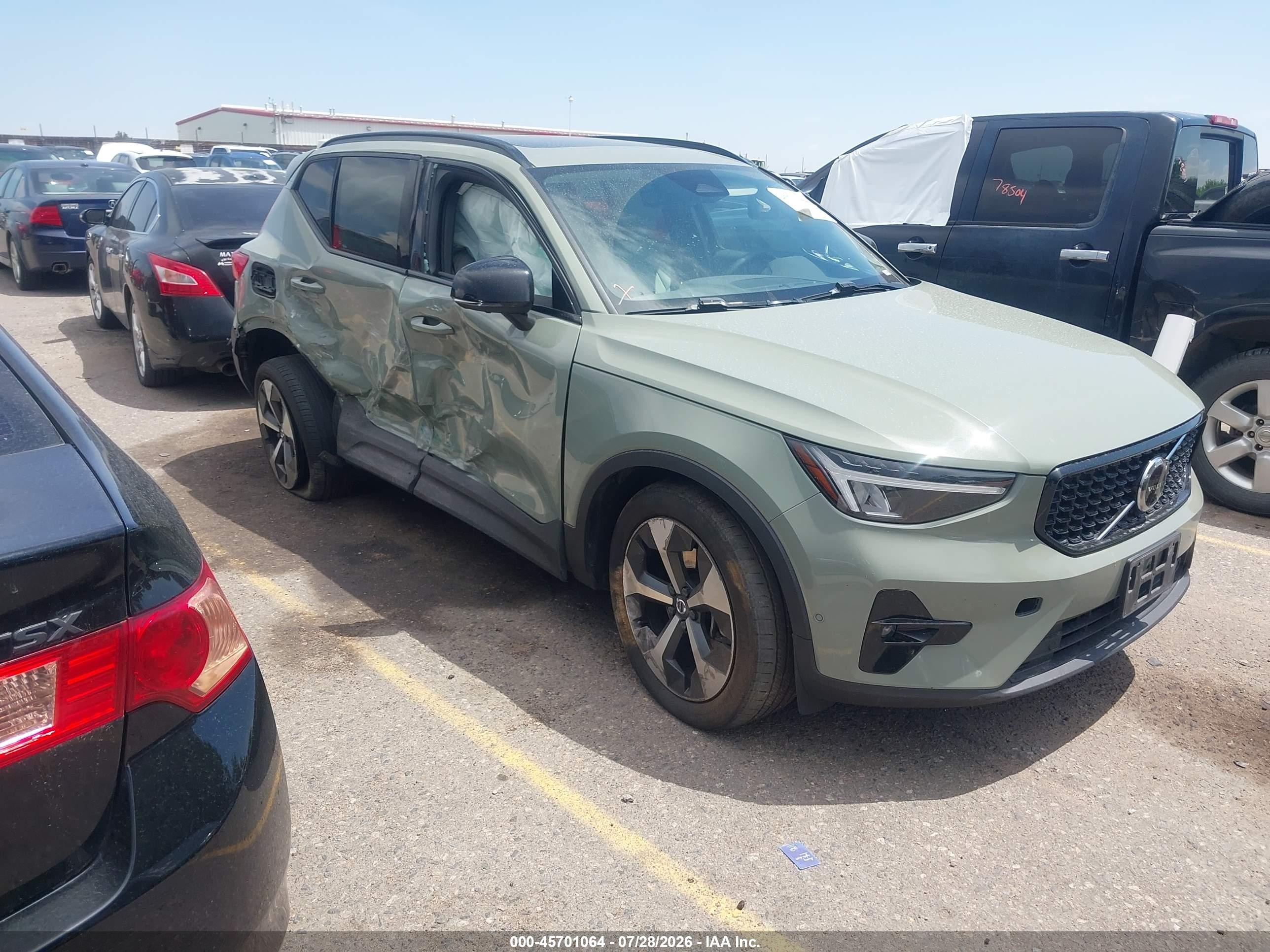 2024 Volvo Xc40 B5 Plus Dark Theme Green vin: YV4L12UL3R2356922