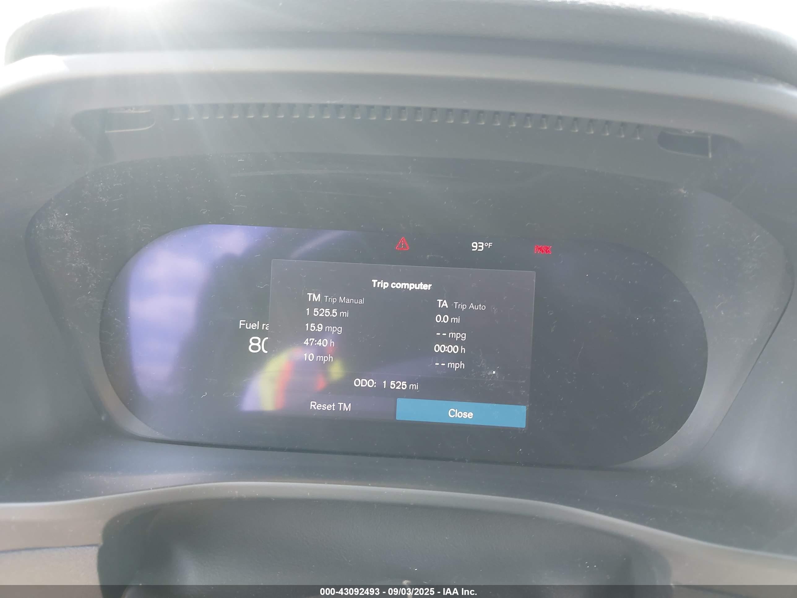 2024 Volvo Xc40 B5 Plus Dark Theme White vin: YV4L12UL6R2358602