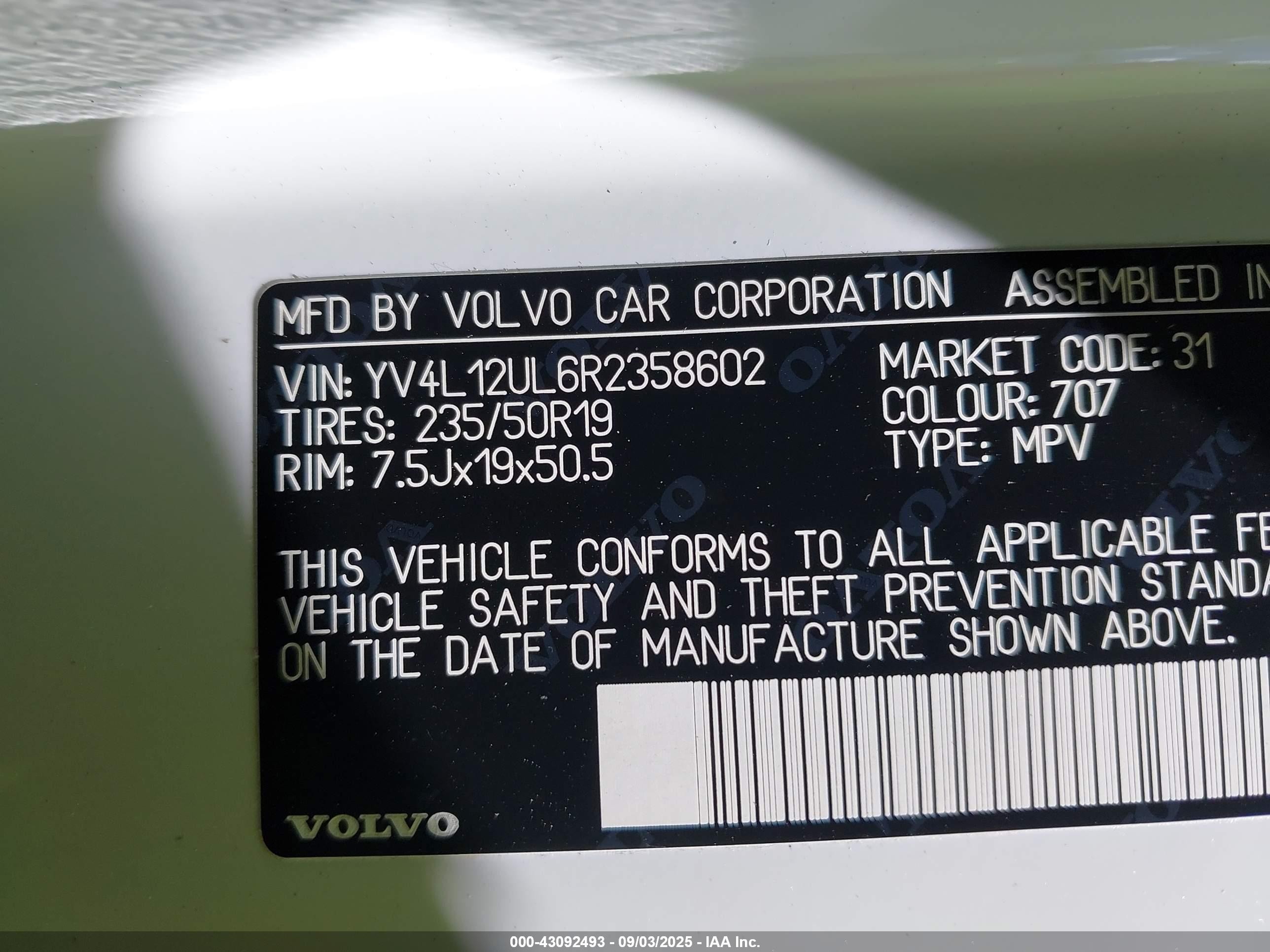 2024 Volvo Xc40 B5 Plus Dark Theme White vin: YV4L12UL6R2358602