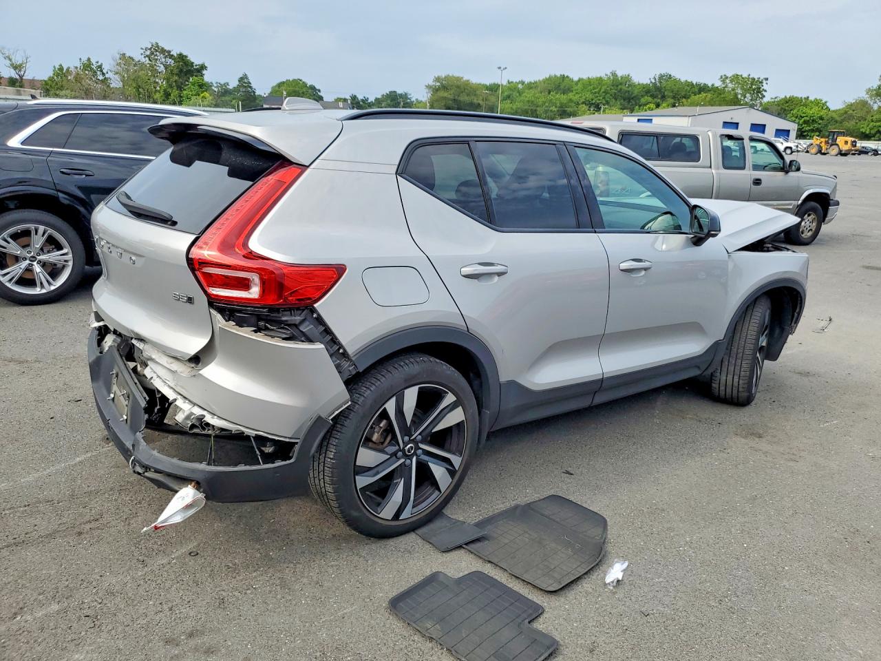 2023 Volvo Xc40 Ultimate Gray vin: YV4L12UX8P2063078