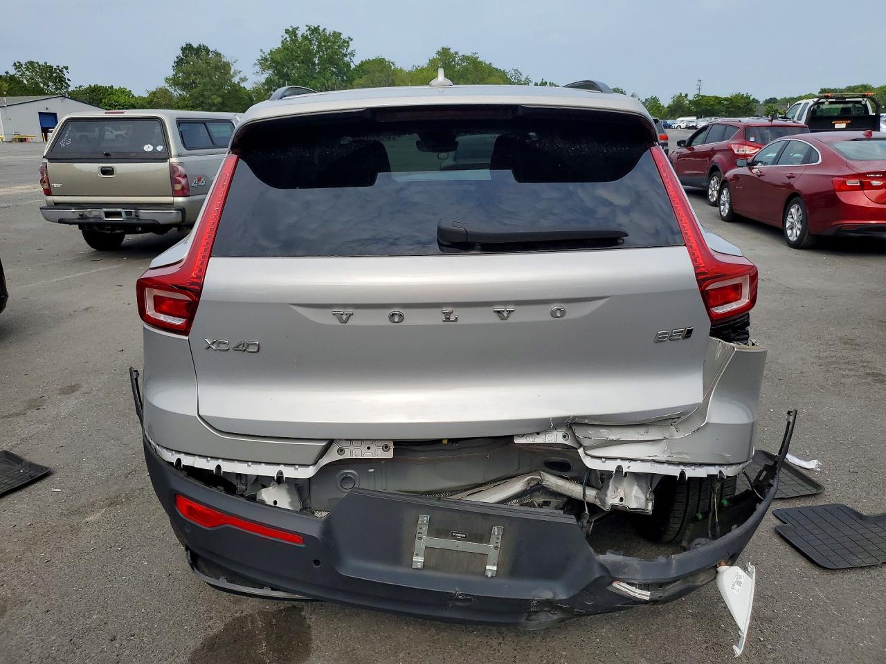 2023 Volvo Xc40 Ultimate Gray vin: YV4L12UX8P2063078