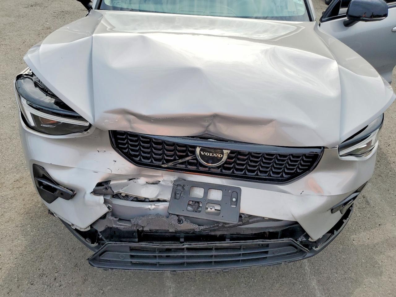 2023 Volvo Xc40 Ultimate Gray vin: YV4L12UX8P2063078