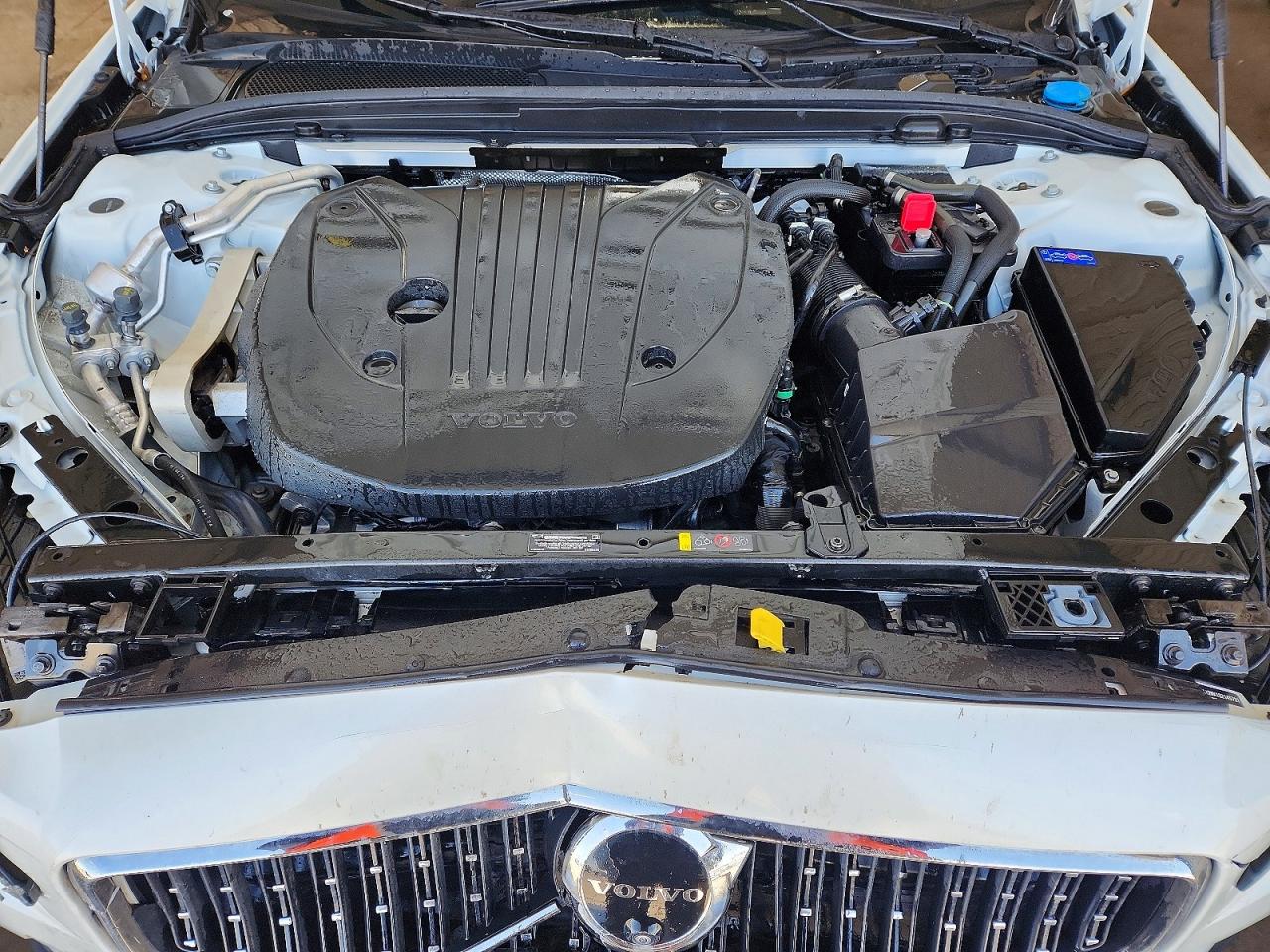 2025 Volvo V60 Cross Country Plus White vin: YV4L12WK1S2145731