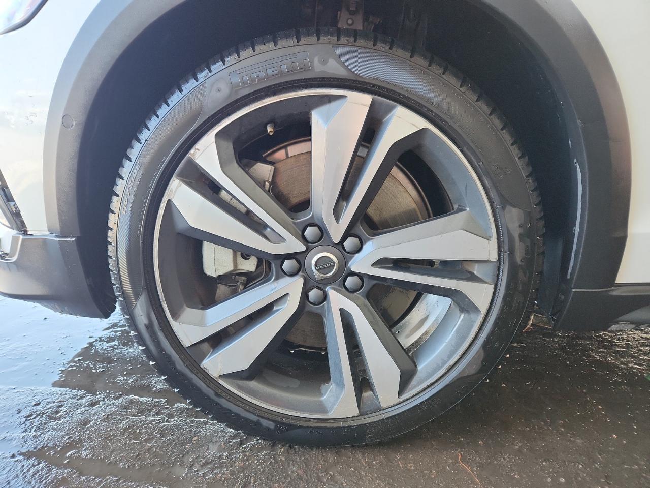 2025 Volvo V60 Cross Country Plus White vin: YV4L12WK1S2145731 Damage: Left Front Wheel, Curb Rash, > 12 Inches