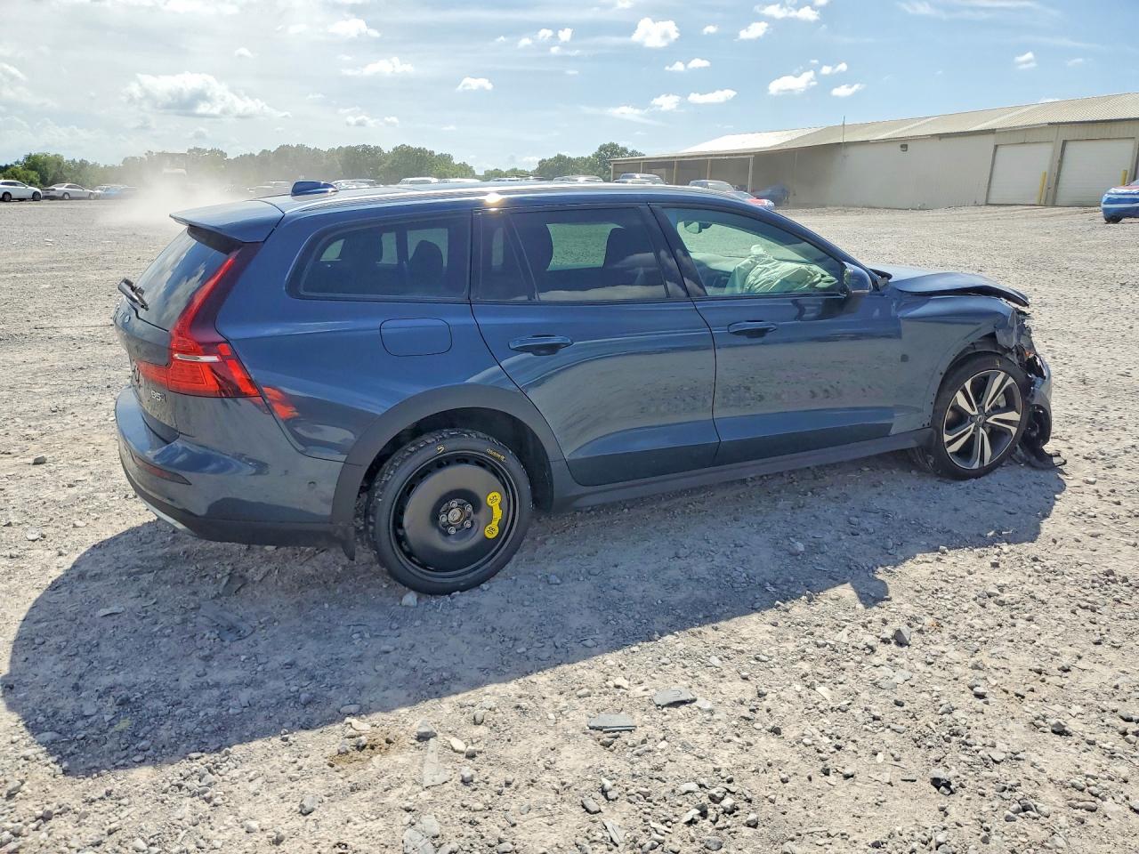 2025 Volvo V60 Cross Country Plus Blue vin: YV4L12WK1S2147916