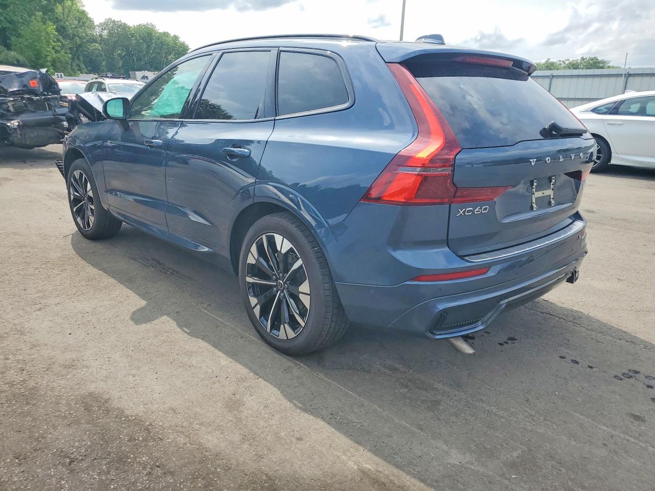 2026 Volvo Xc60 Plus Синий vin: YV4M12RC1T1325355