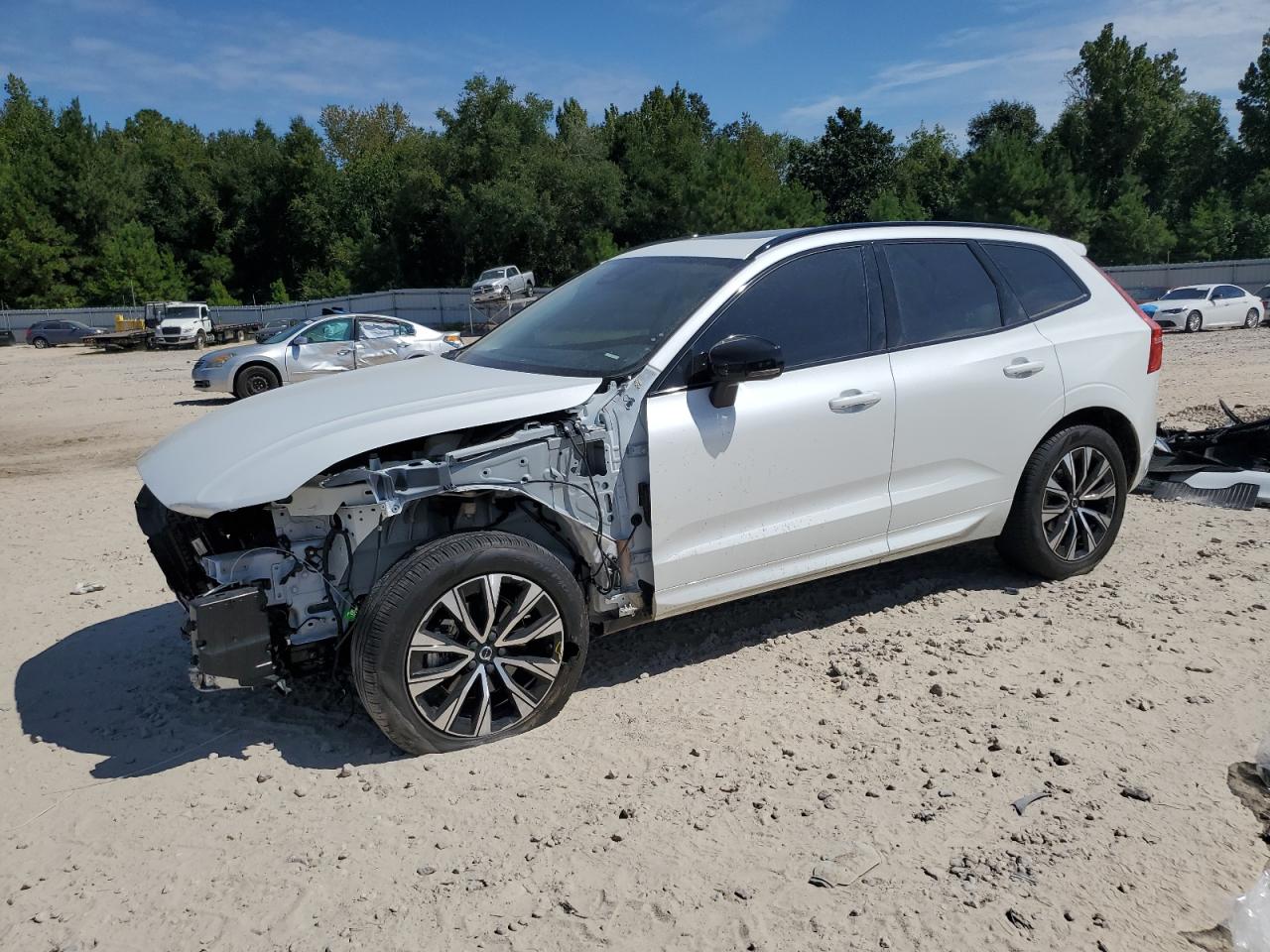 2025 Volvo Xc60 Plus White vin: YV4M12RC3S1020454