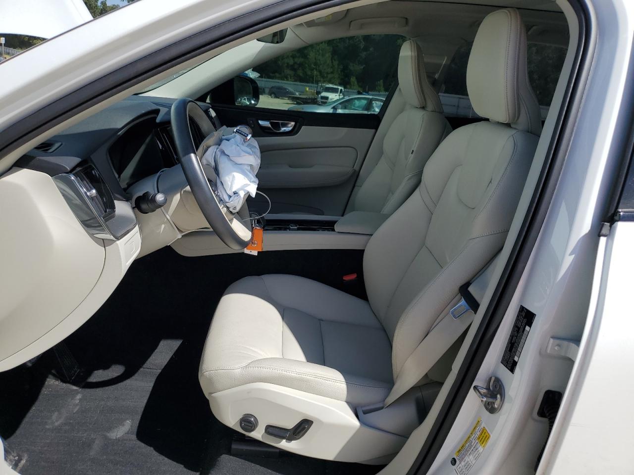 2025 Volvo Xc60 Plus White vin: YV4M12RC3S1020454