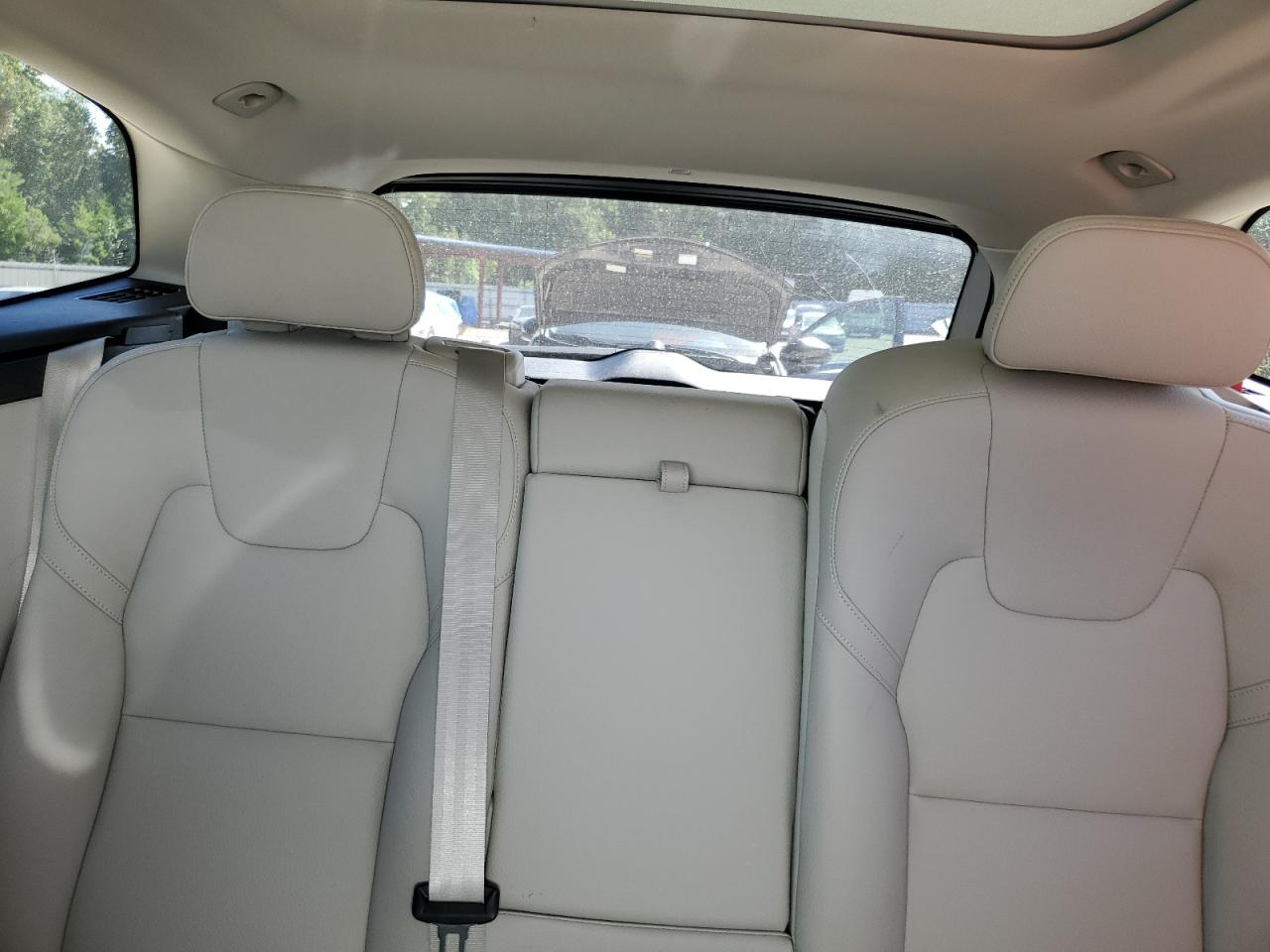 2025 Volvo Xc60 Plus White vin: YV4M12RC3S1020454
