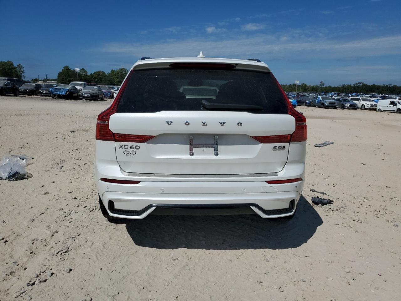 2025 Volvo Xc60 Plus White vin: YV4M12RC3S1020454