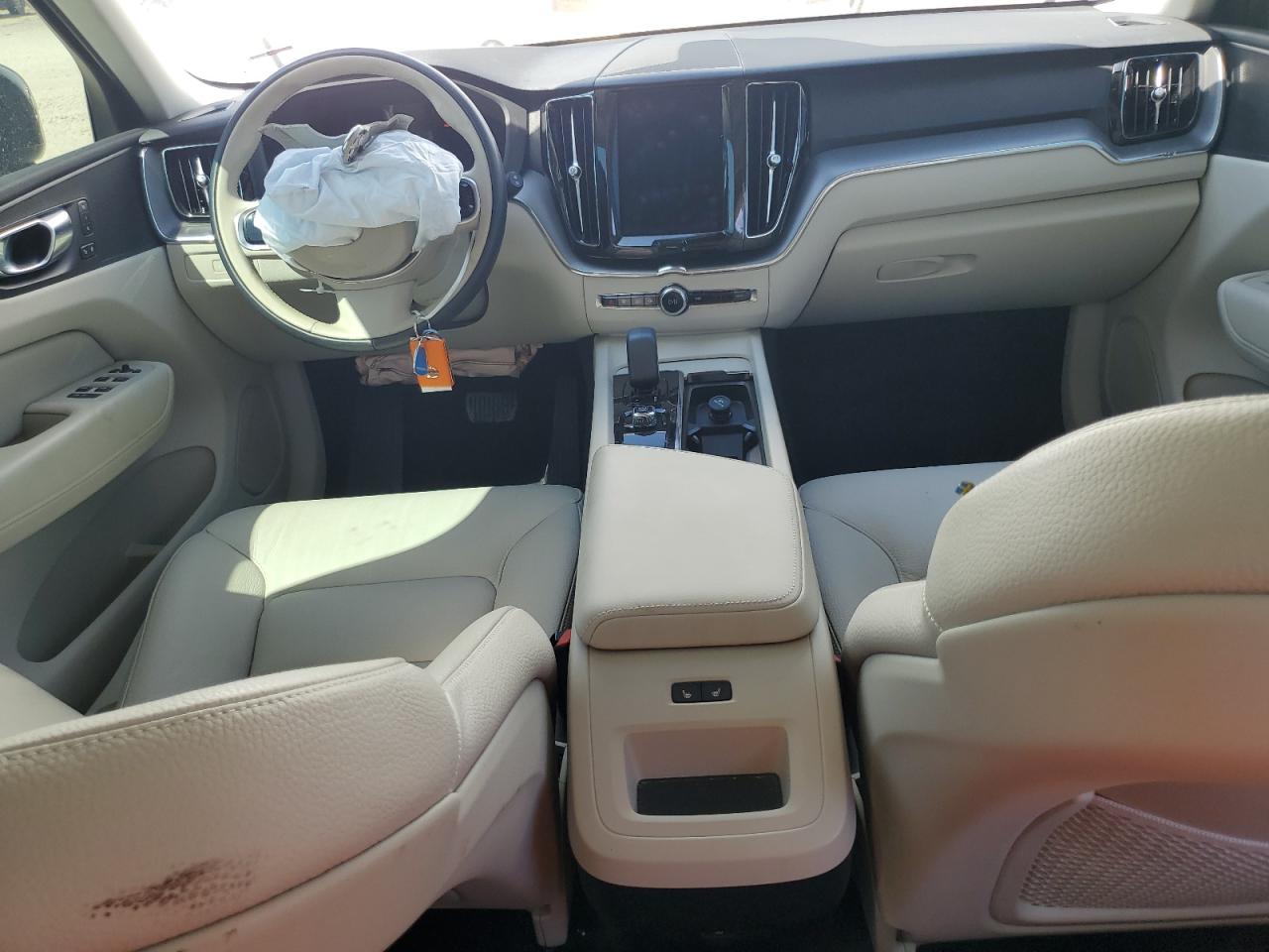 2025 Volvo Xc60 Plus White vin: YV4M12RC3S1020454