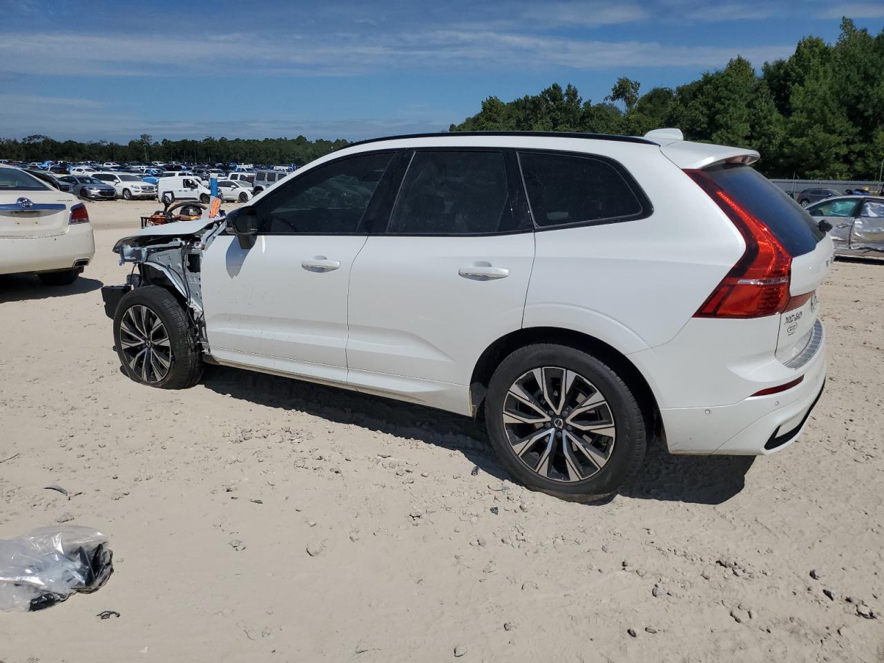 2025 Volvo Xc60 Plus White vin: YV4M12RC3S1020454