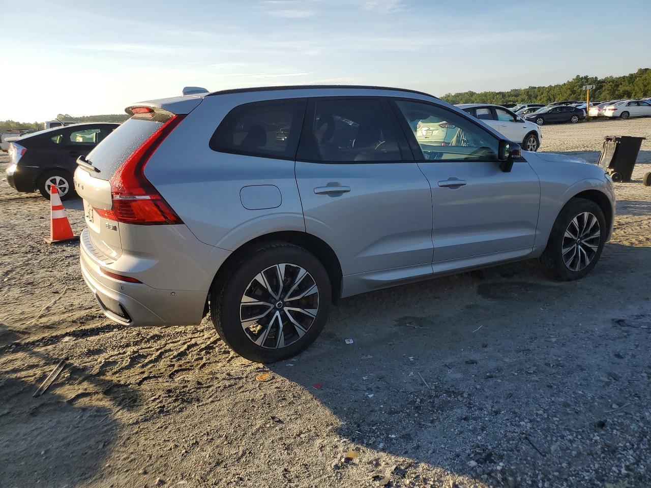 2025 Volvo Xc60 Plus Beige vin: YV4M12RC3S1091461