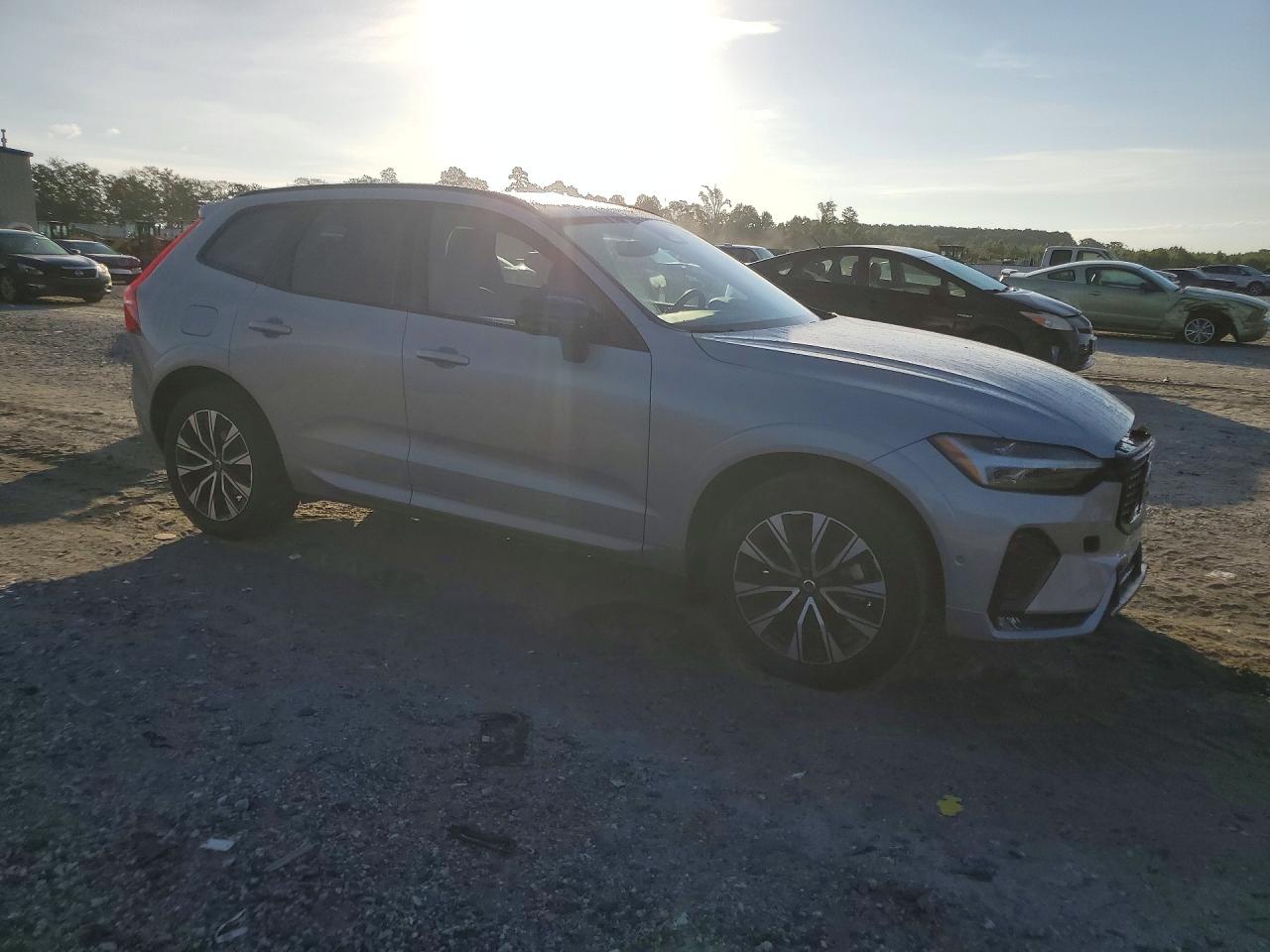 2025 Volvo Xc60 Plus Beige vin: YV4M12RC3S1091461