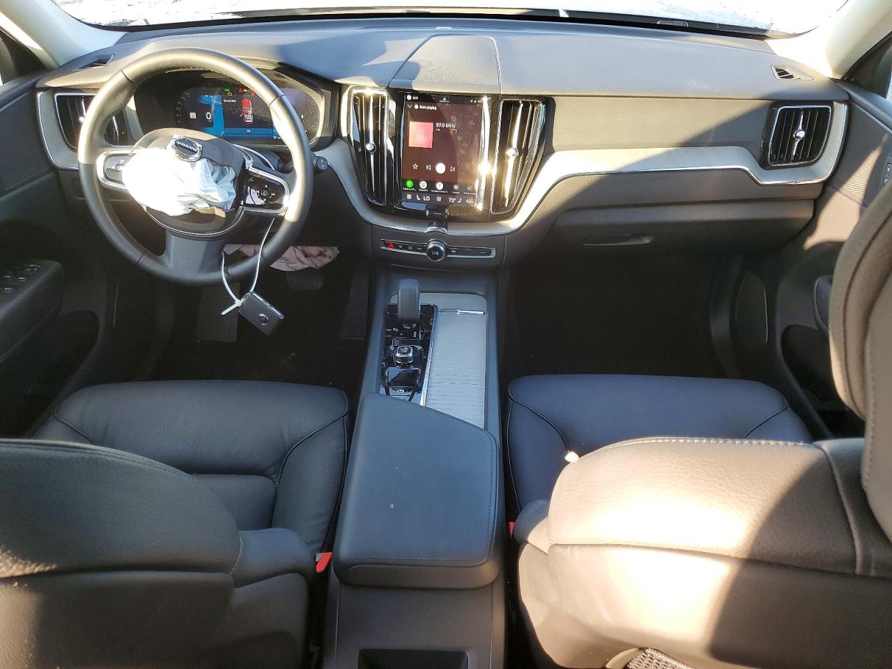 2025 Volvo Xc60 Plus Beige vin: YV4M12RC3S1091461