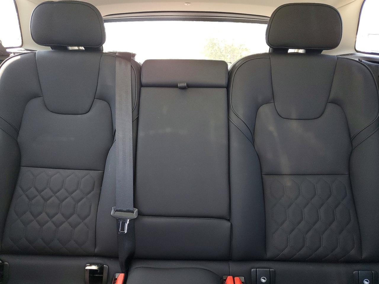 2026 Volvo Xc60 Plus Black vin: YV4M12RC8T1359809
