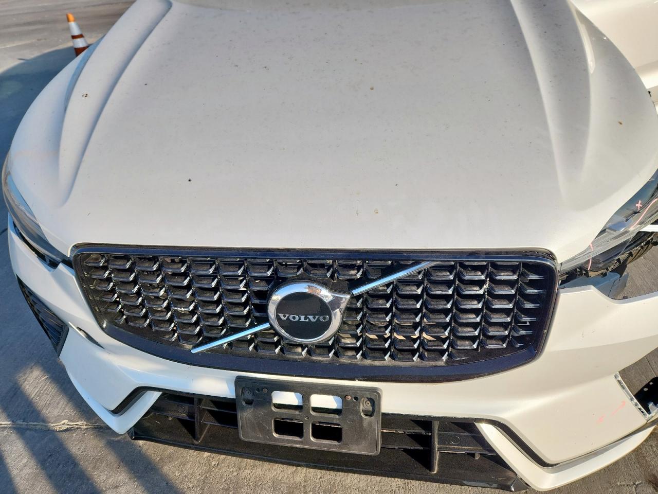 2025 Volvo Xc60 Core White vin: YV4M12RJ4S1045894