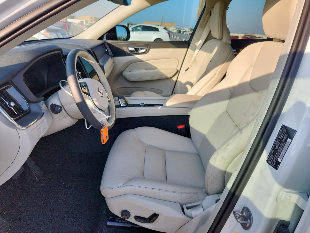 2025 Volvo Xc60 Core White vin: YV4M12RJ4S1045894