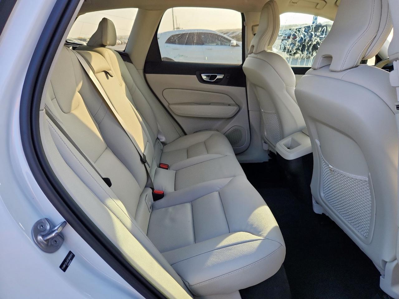 2025 Volvo Xc60 Core White vin: YV4M12RJ4S1045894