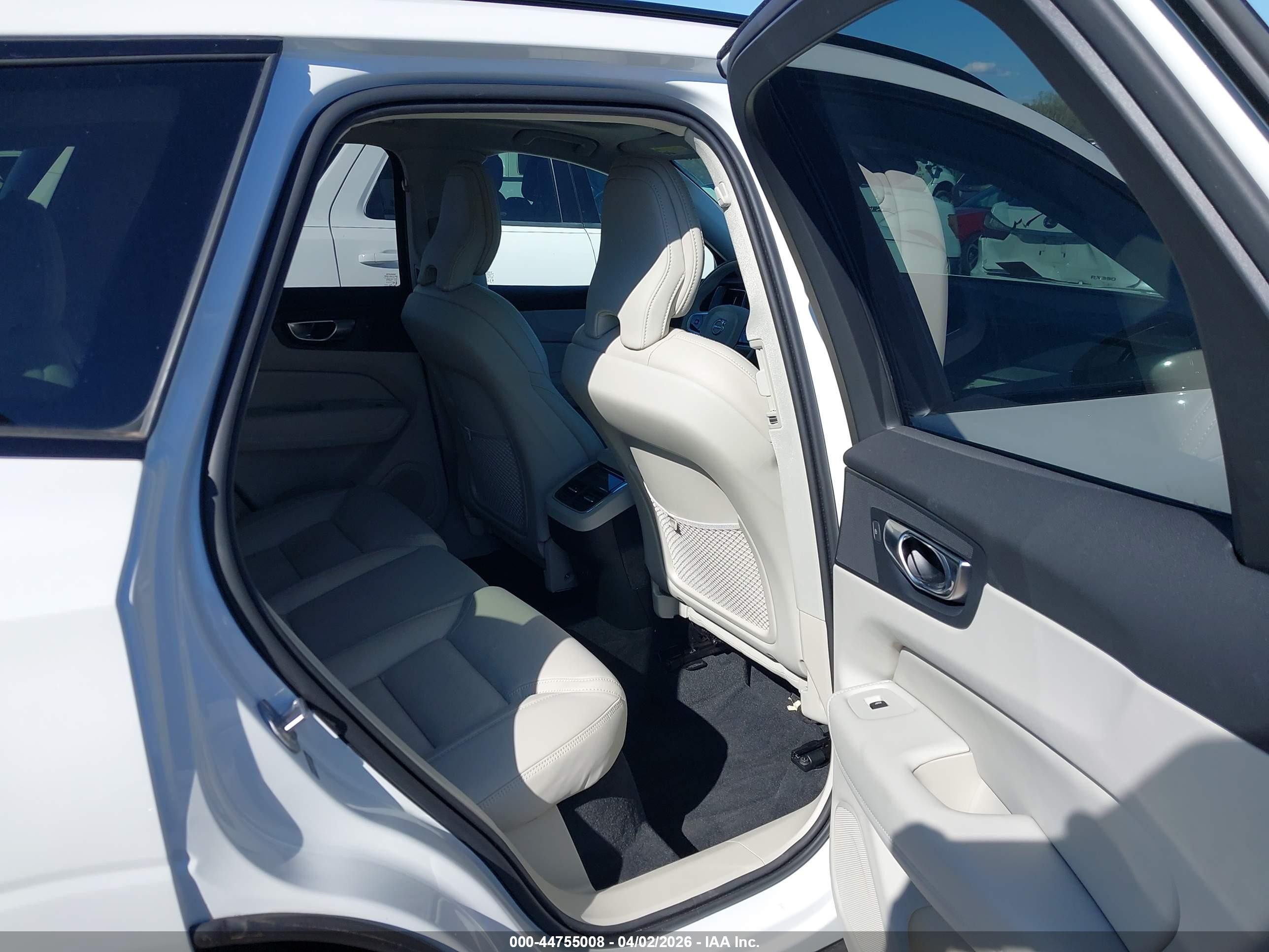 2025 Volvo Xc60 B5 Ultra White vin: YV4M12RM6S1204859