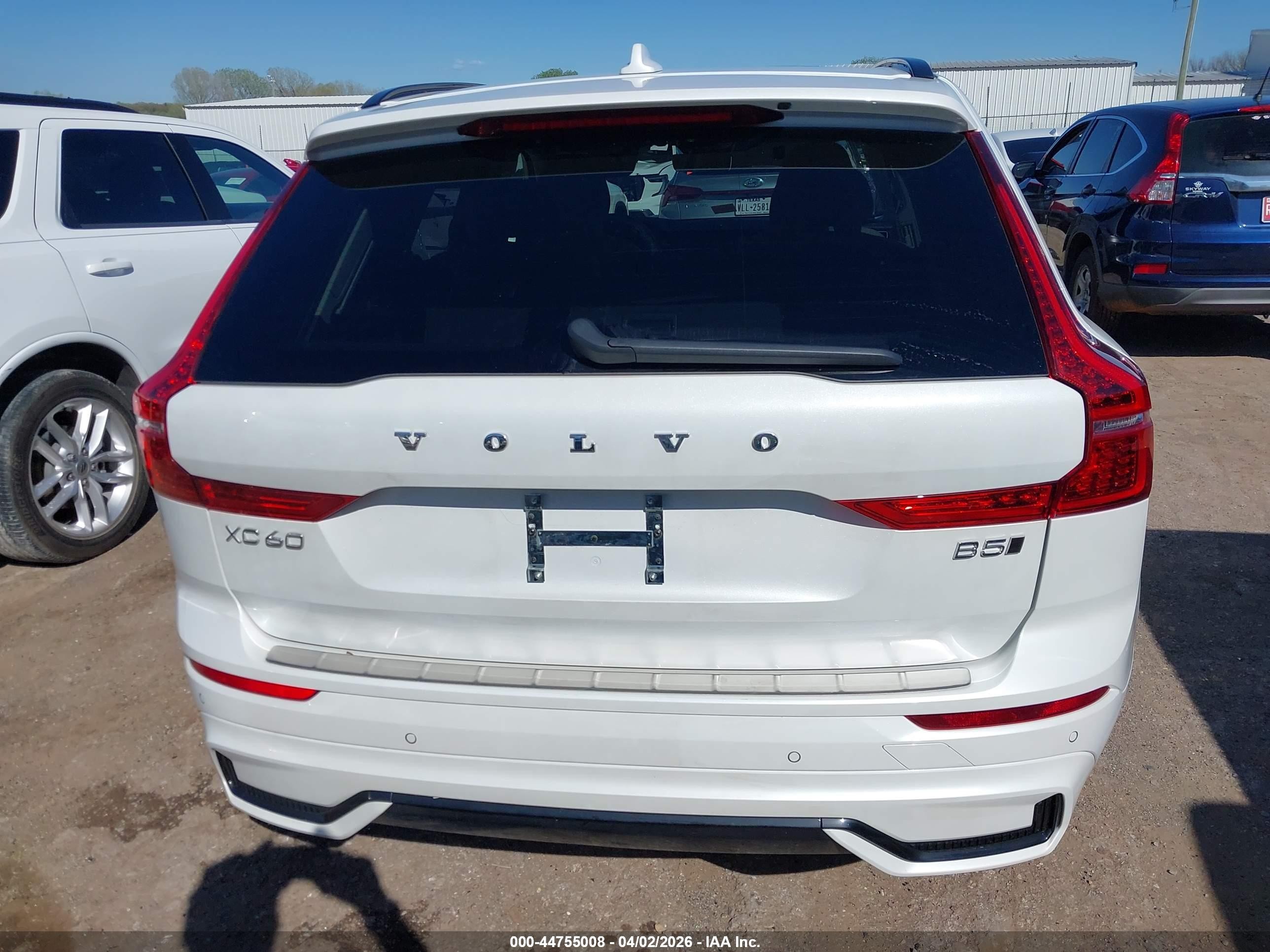 2025 Volvo Xc60 B5 Ultra White vin: YV4M12RM6S1204859
