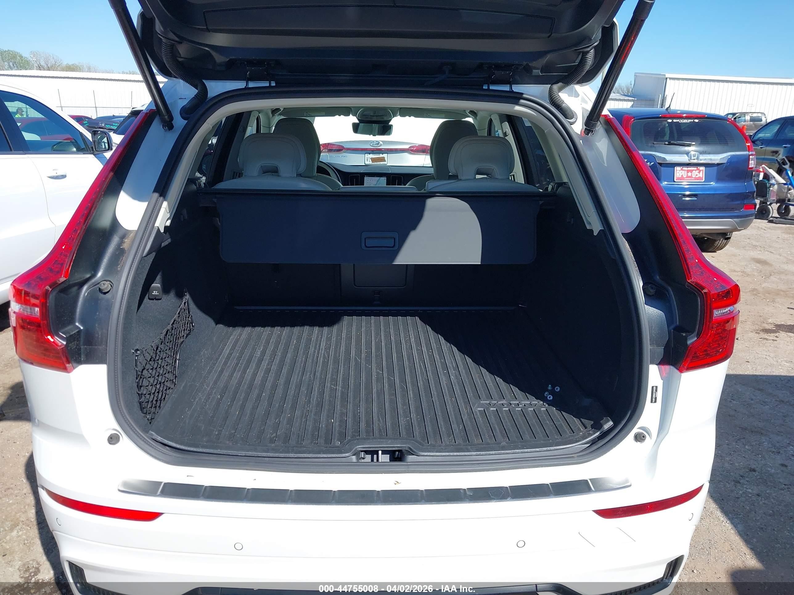 2025 Volvo Xc60 B5 Ultra White vin: YV4M12RM6S1204859