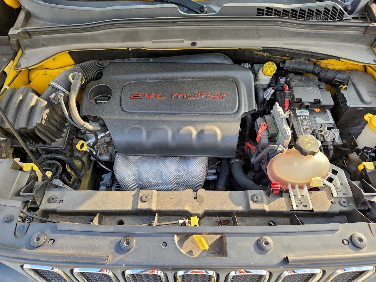 2015 Jeep Renegade Sport Yellow vin: ZACCJAAT0FPB64545