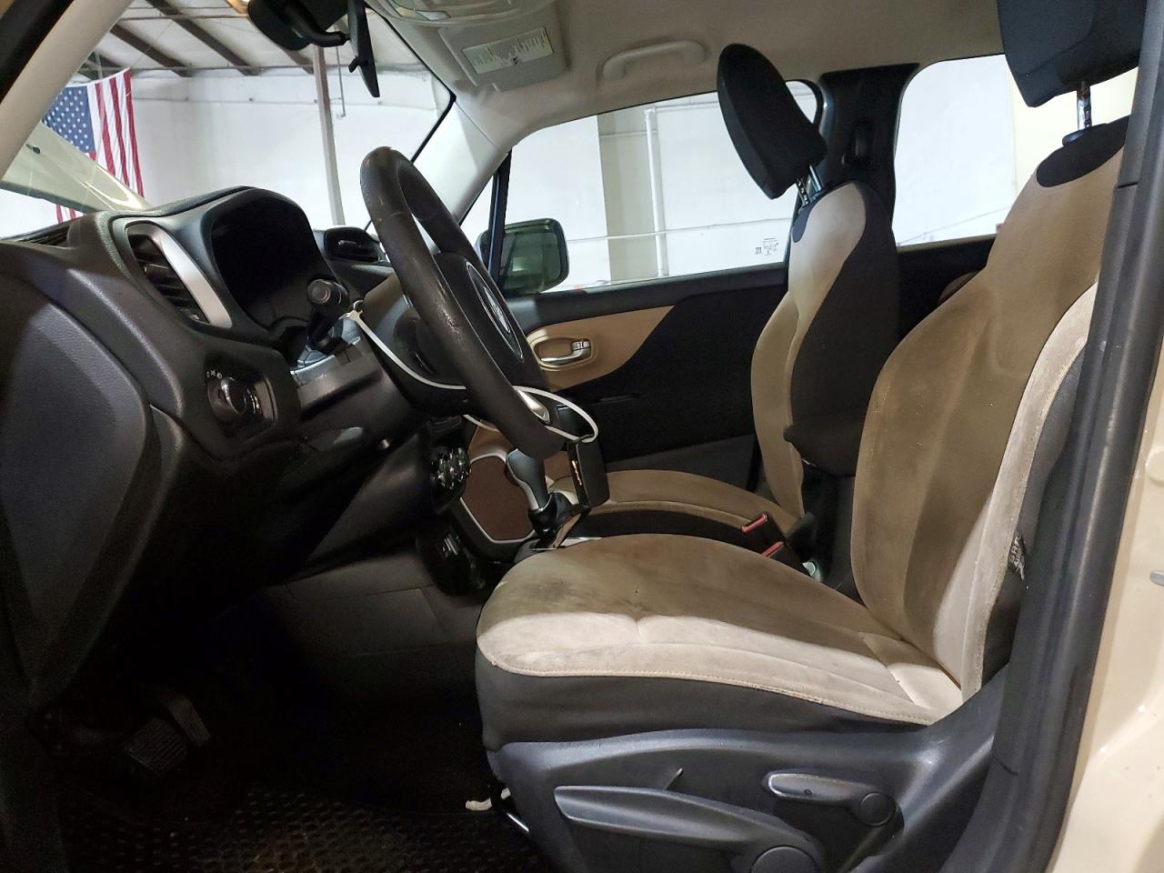 2015 Jeep Renegade Sport Tan vin: ZACCJAAT0FPB73186