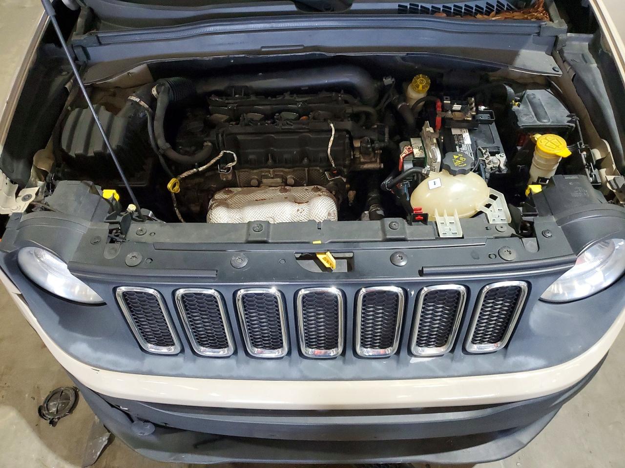 2015 Jeep Renegade Sport Tan vin: ZACCJAAT0FPB73186