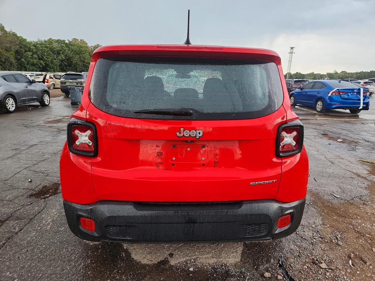 2015 Jeep Renegade Sport Красный vin: ZACCJAAT0FPC33064
