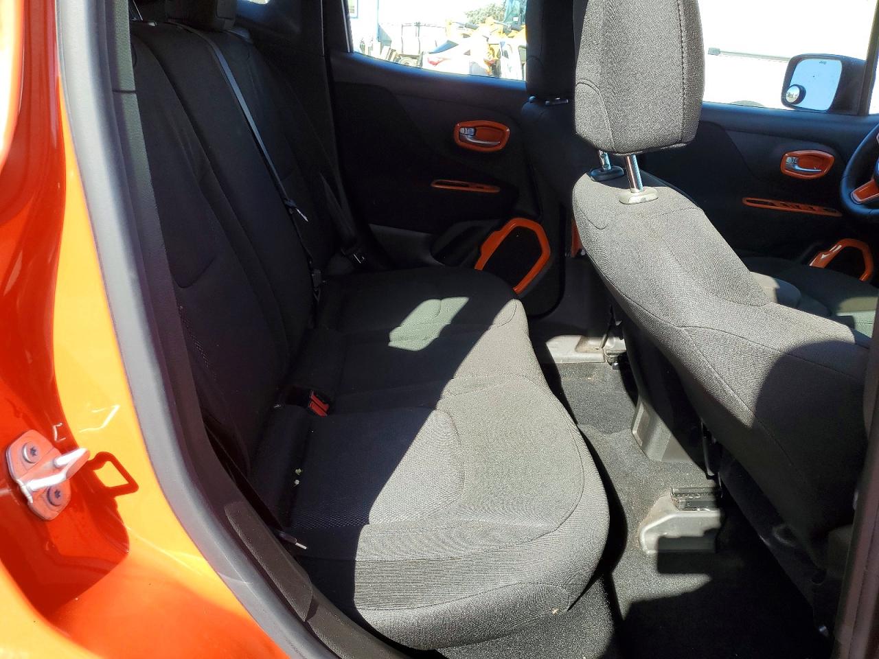 2015 Jeep Renegade Sport Orange vin: ZACCJAAT2FPC10370