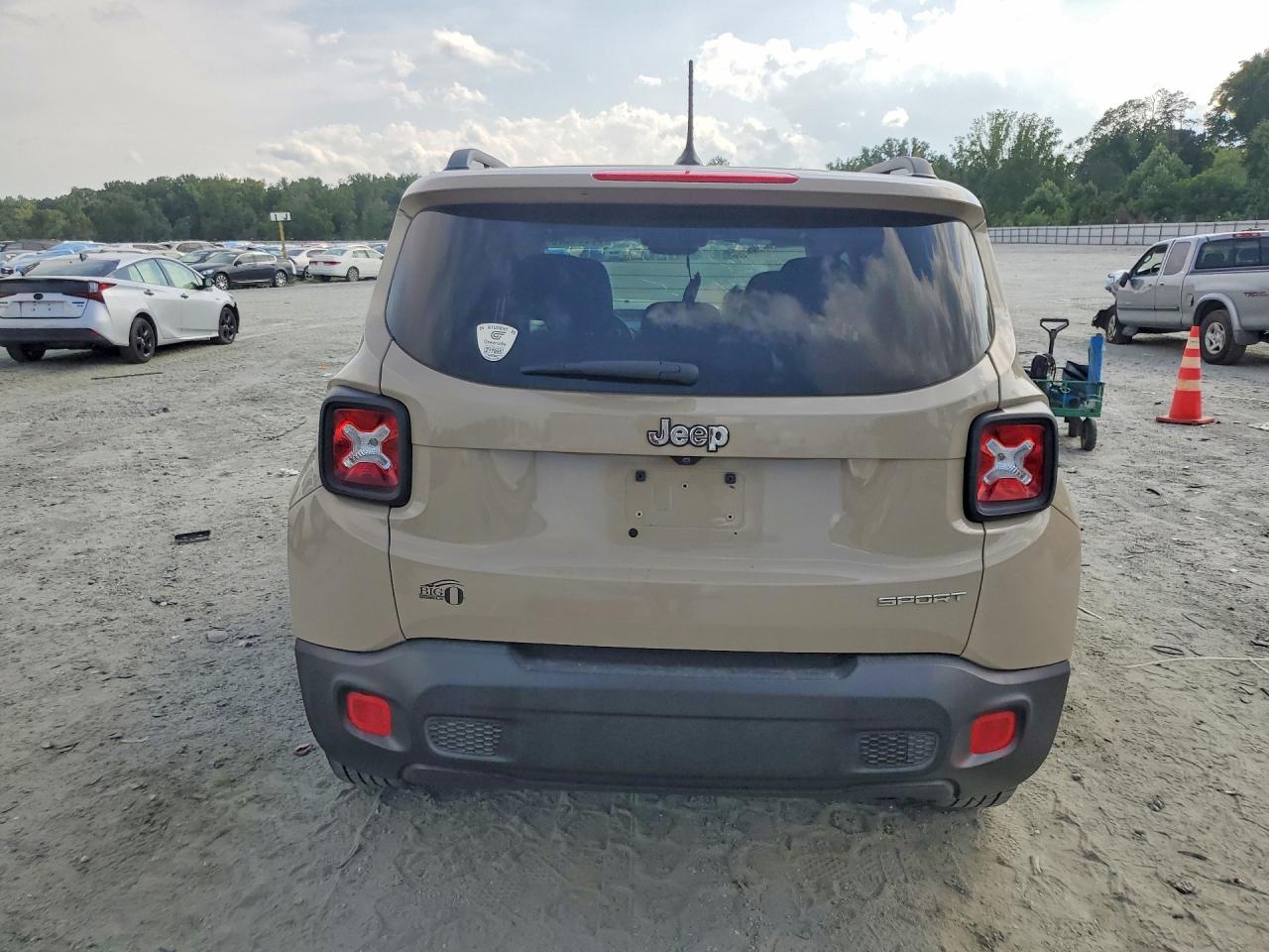 2016 Jeep Renegade Sport Tan vin: ZACCJAAT3GPD68430
