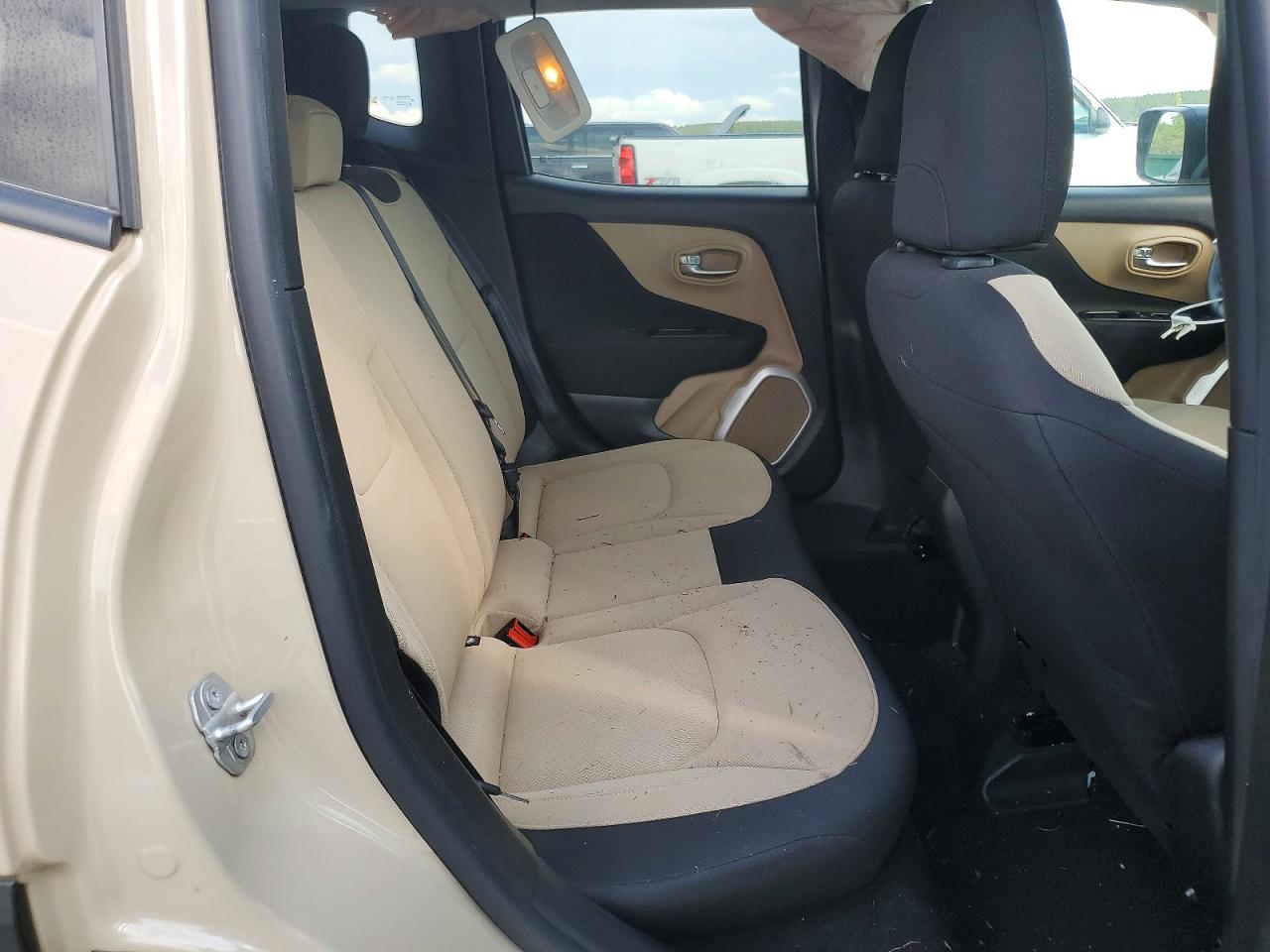 2016 Jeep Renegade Sport Tan vin: ZACCJAAT3GPD68430