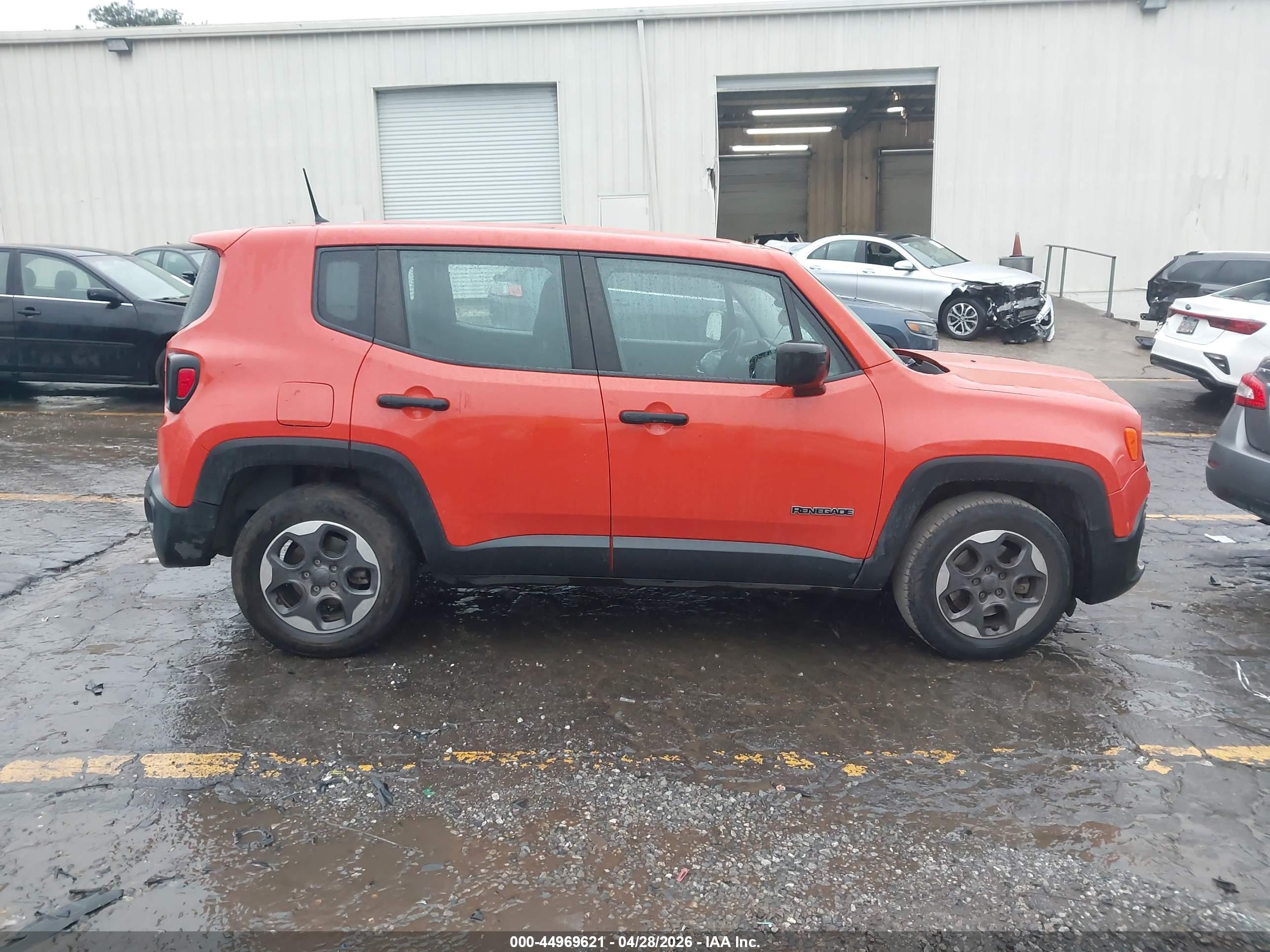 2015 Jeep Renegade Sport Orange vin: ZACCJAAT8FPB38025