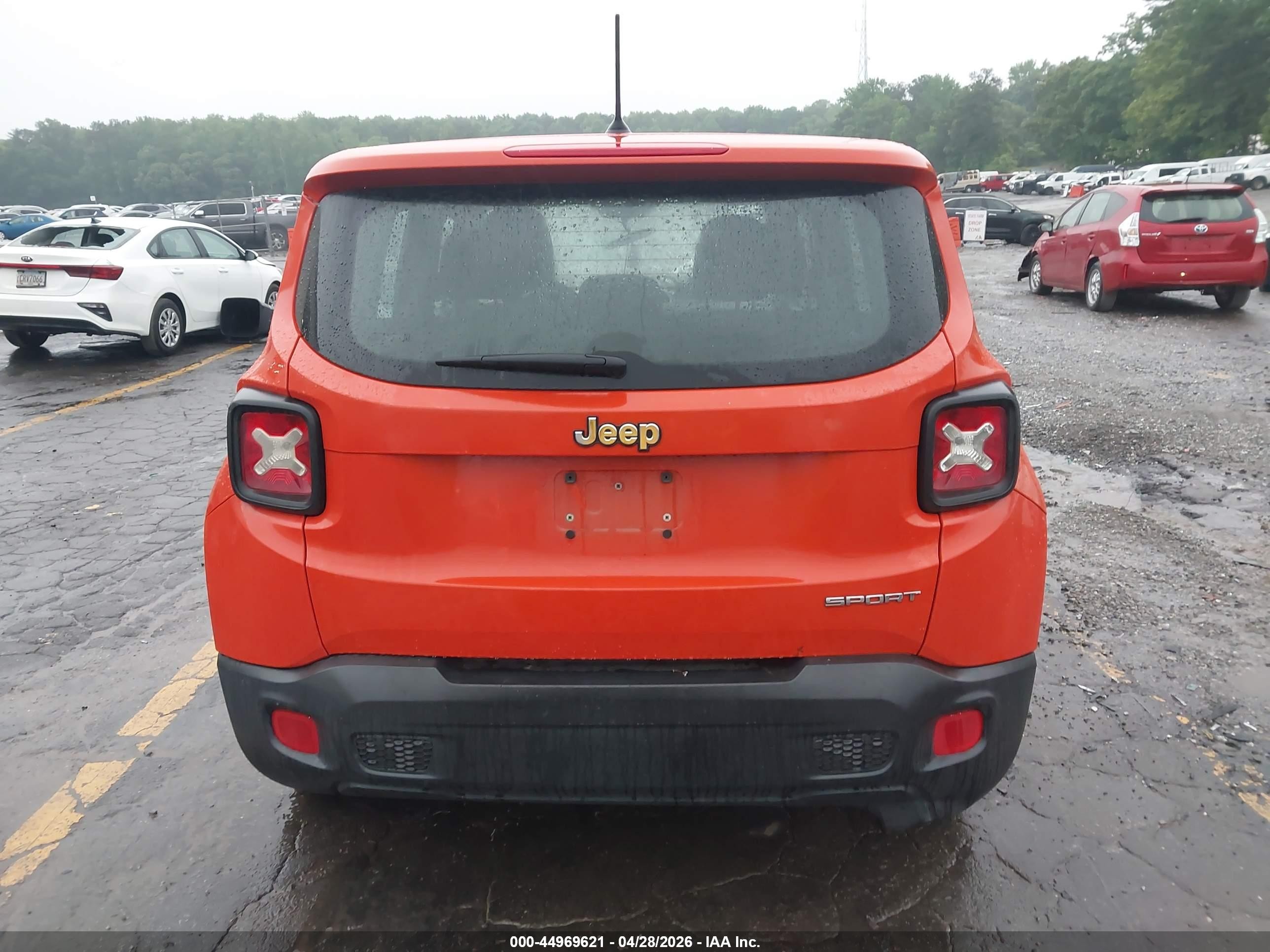 2015 Jeep Renegade Sport Orange vin: ZACCJAAT8FPB38025