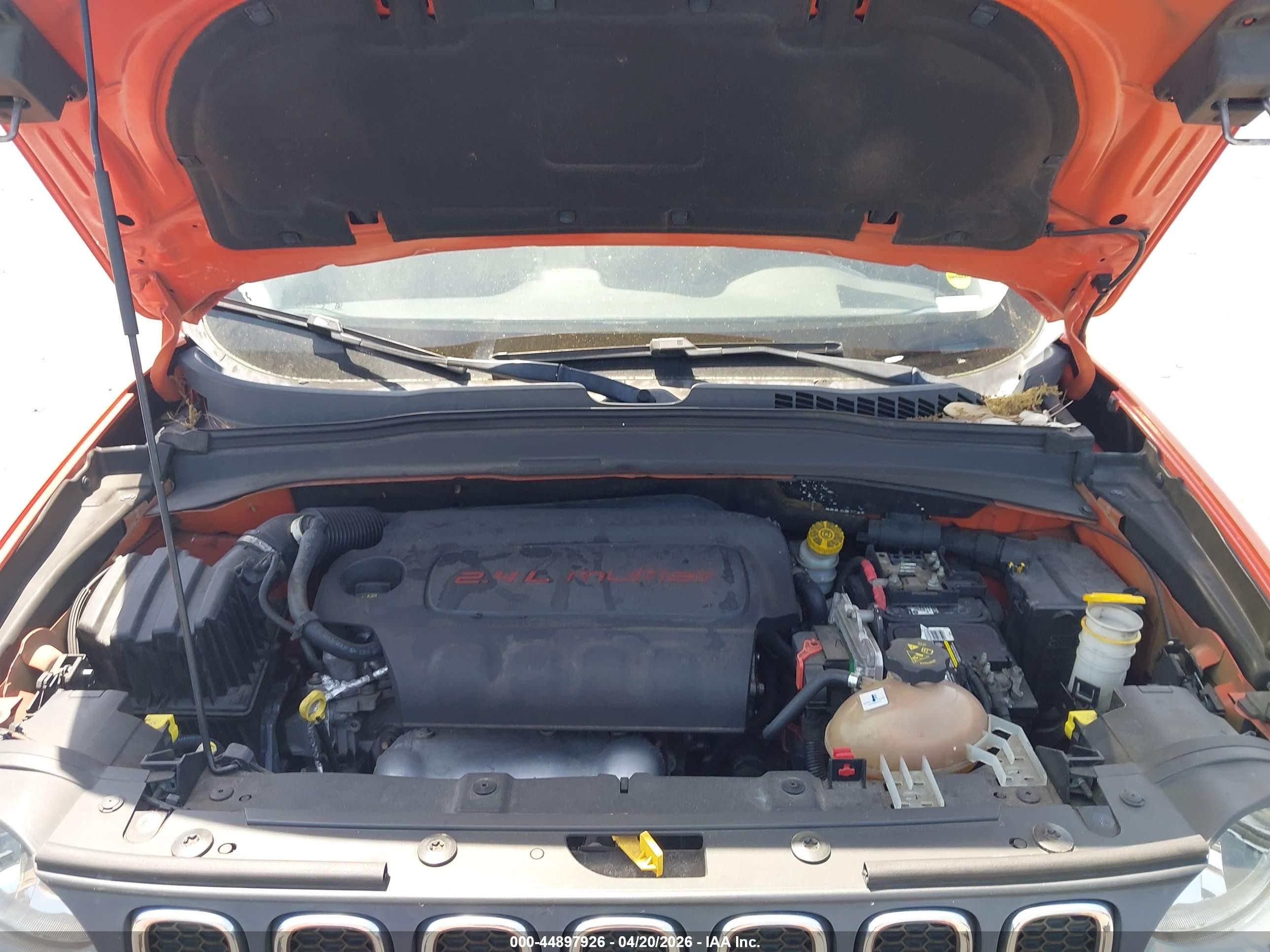 2015 Jeep Renegade Sport Оранжевый vin: ZACCJAAT9FPB87895