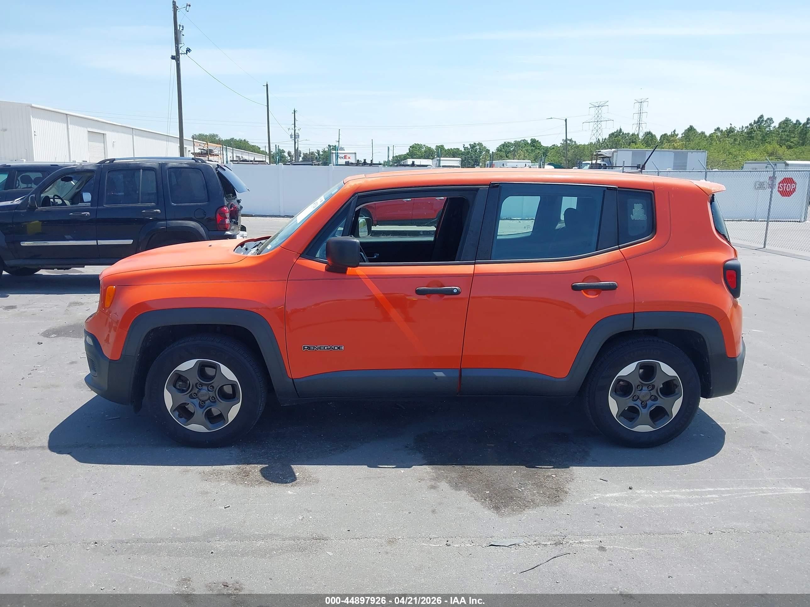 2015 Jeep Renegade Sport Оранжевый vin: ZACCJAAT9FPB87895