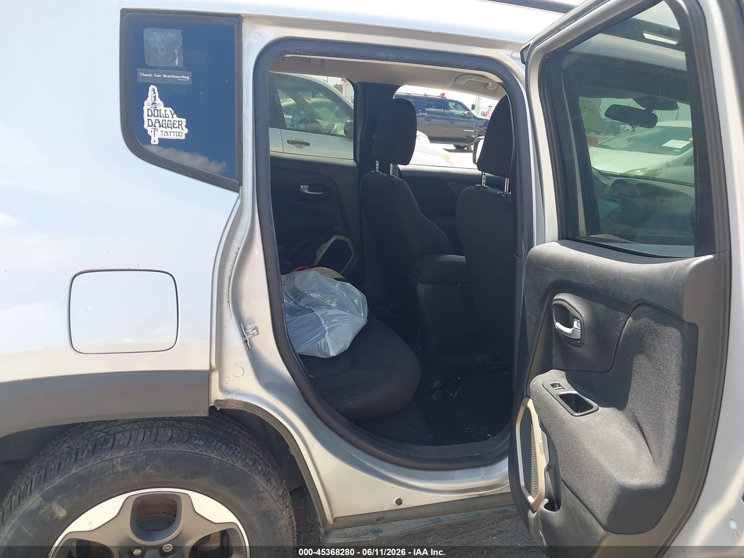 2016 Jeep Renegade Sport Серебряный vin: ZACCJAATXGPD71678
