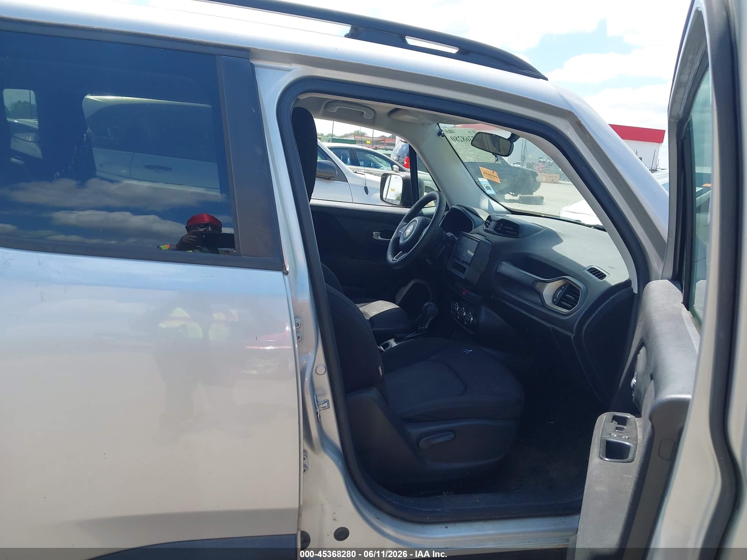 2016 Jeep Renegade Sport Серебряный vin: ZACCJAATXGPD71678