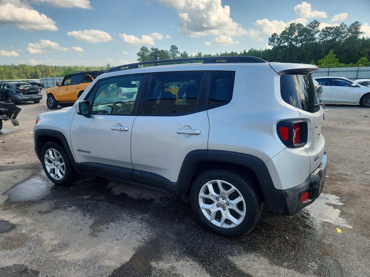 2017 Jeep Renegade Latitude Silver vin: ZACCJABB0HPF76711