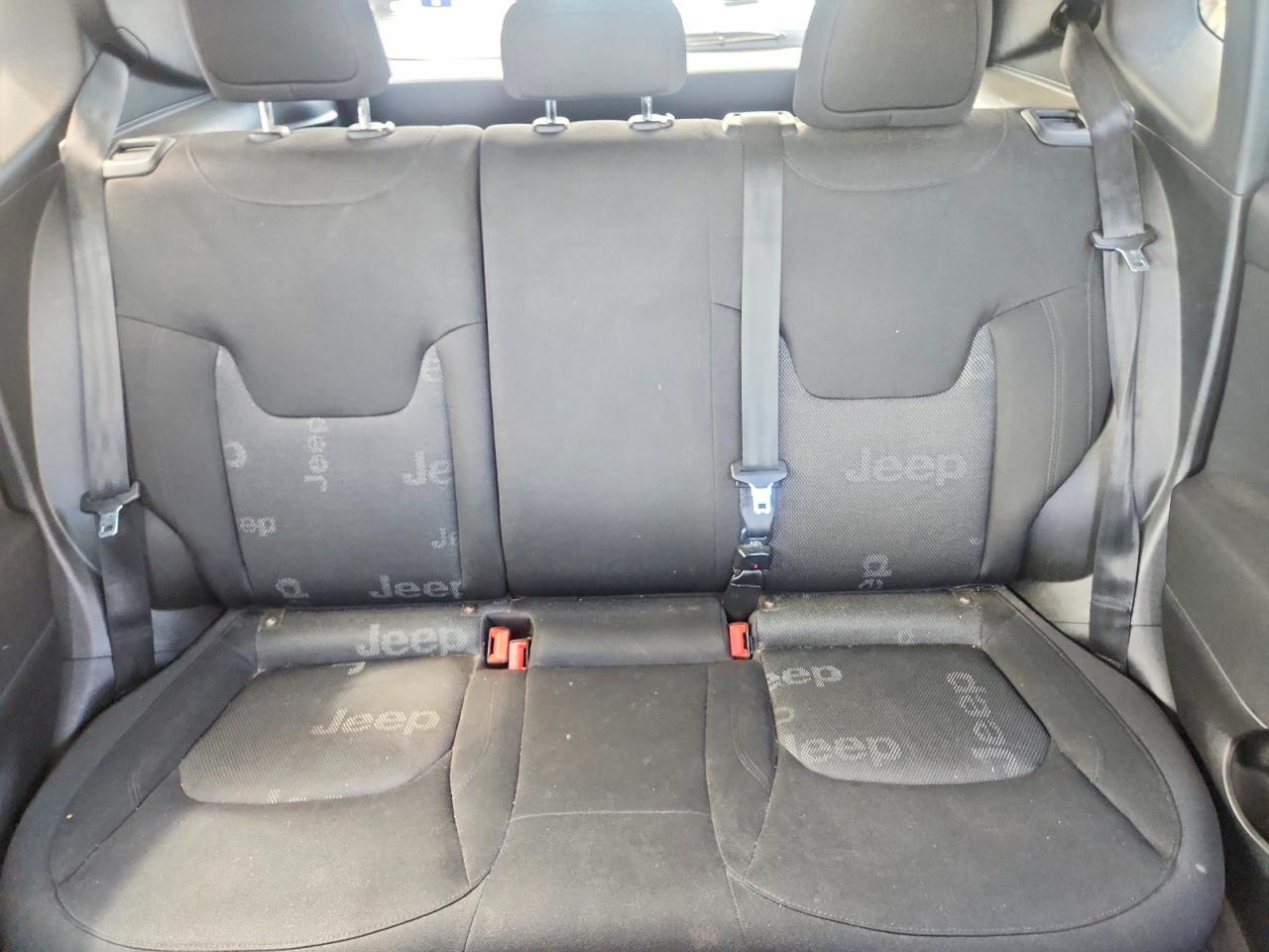 2017 Jeep Renegade Latitude Silver vin: ZACCJABB0HPF76711