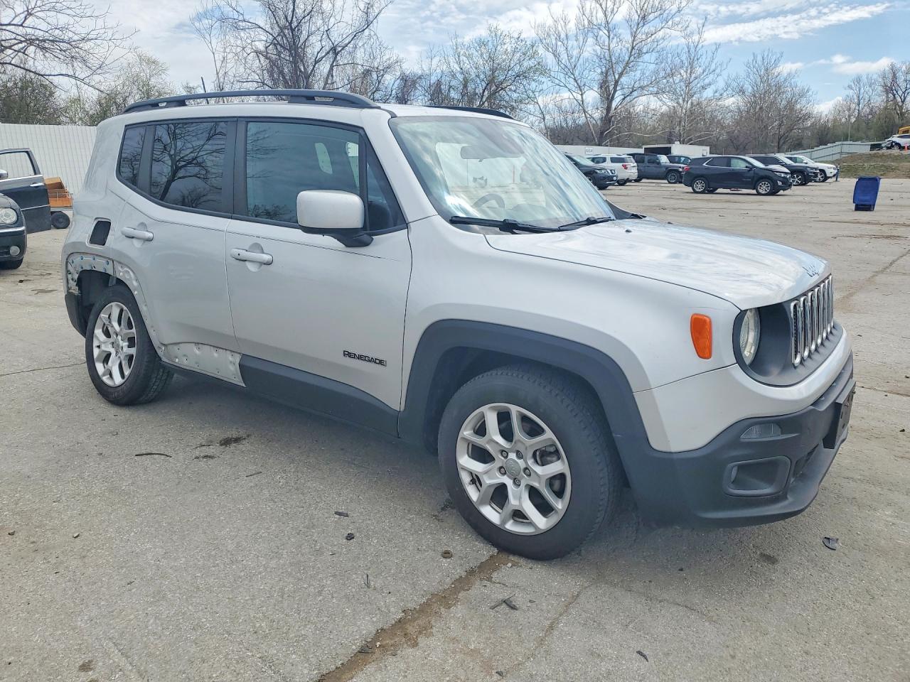 2018 Jeep Renegade Latitude Серебряный vin: ZACCJABB3JPH57811