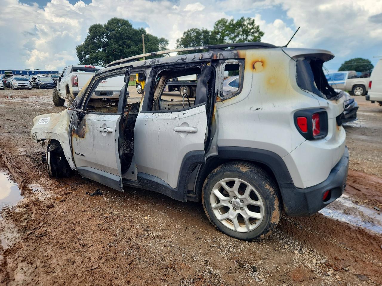 2017 Jeep Renegade Latitude Серебряный vin: ZACCJABB5HPF30405