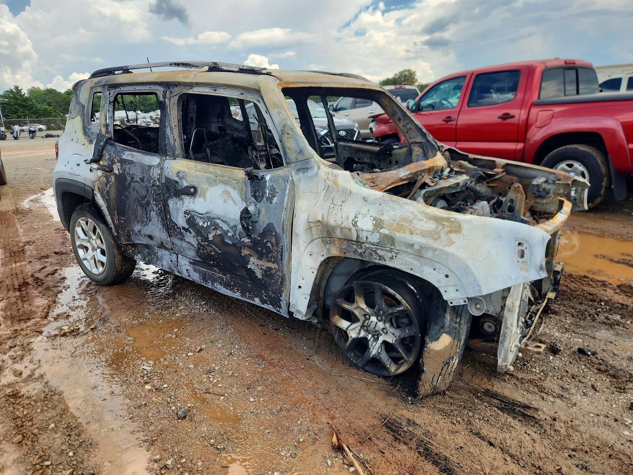 2017 Jeep Renegade Latitude Серебряный vin: ZACCJABB5HPF30405