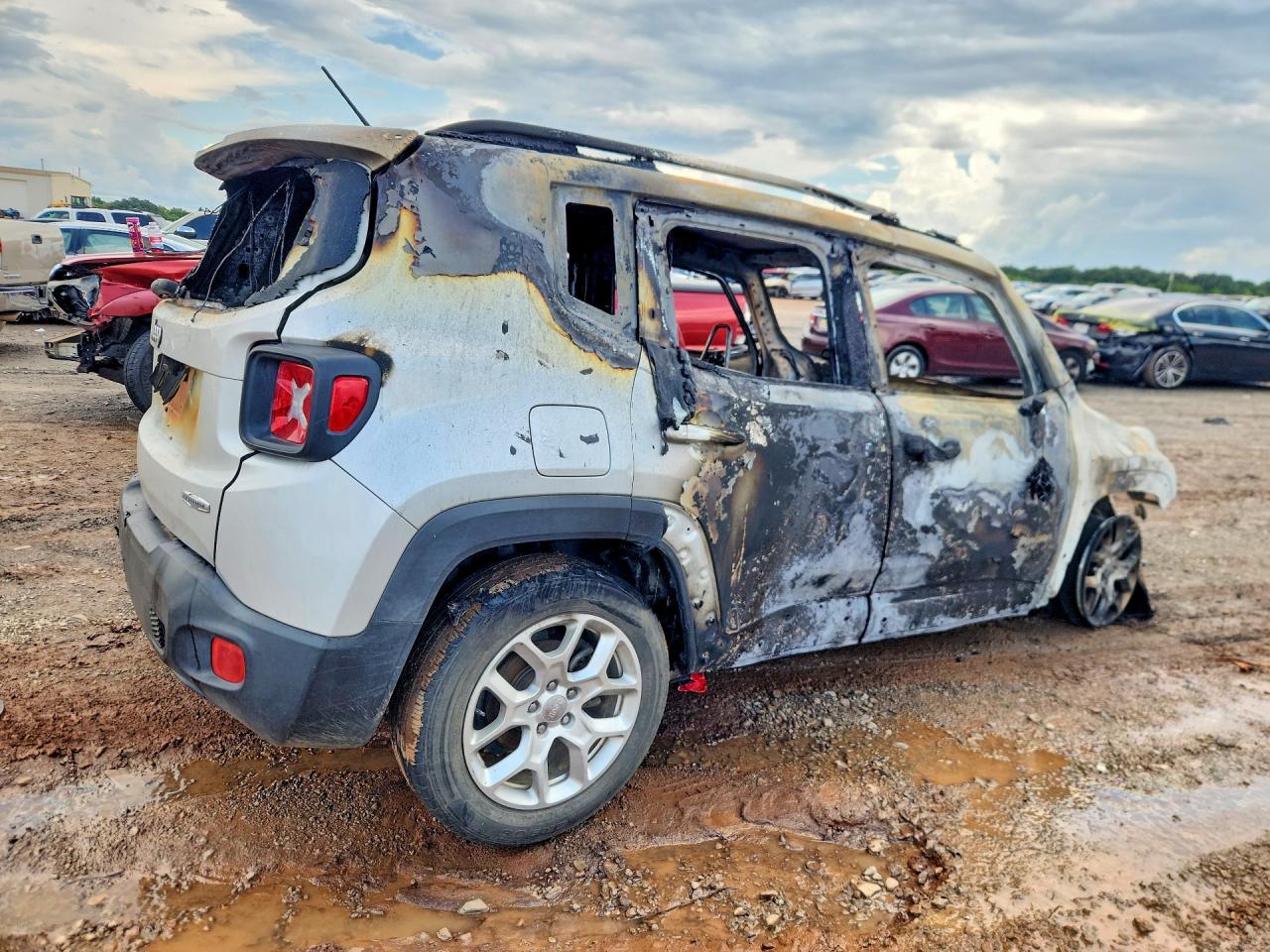 2017 Jeep Renegade Latitude Серебряный vin: ZACCJABB5HPF30405
