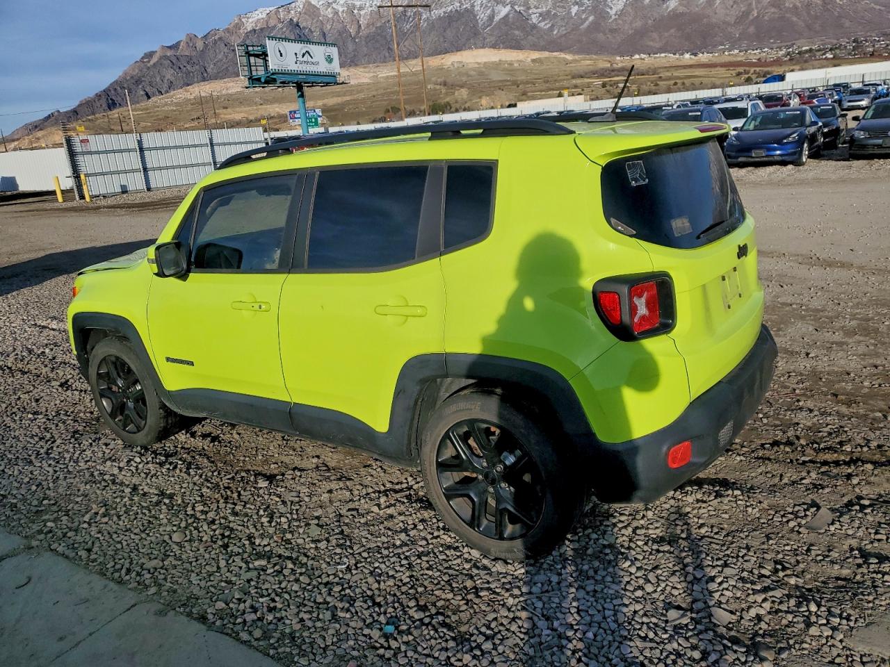 2017 Jeep Renegade Latitude Зеленый vin: ZACCJABB5HPF75652