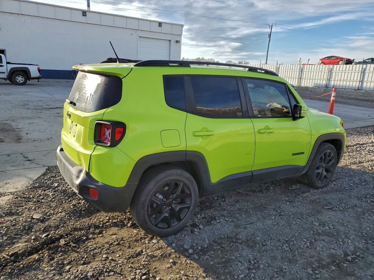 2017 Jeep Renegade Latitude Зеленый vin: ZACCJABB5HPF75652