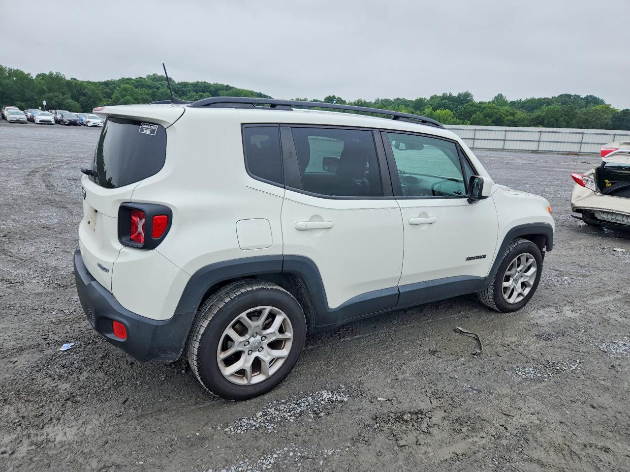 2018 Jeep Renegade Latitude White vin: ZACCJABB8JPJ16988
