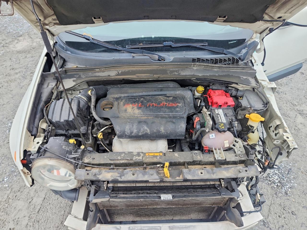 2018 Jeep Renegade Latitude White vin: ZACCJABB8JPJ16988