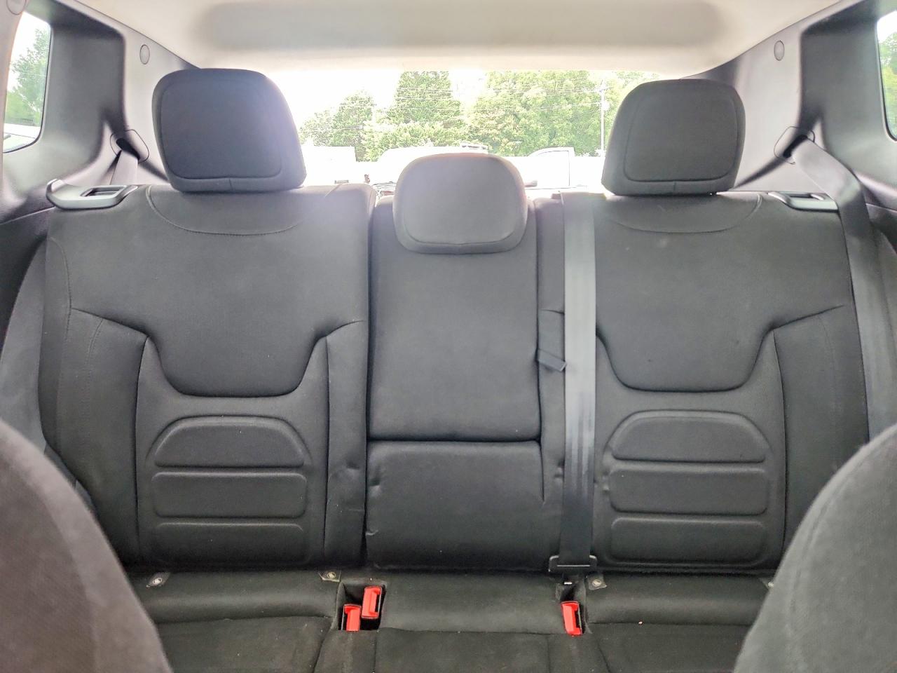 2018 Jeep Renegade Latitude White vin: ZACCJABB8JPJ16988